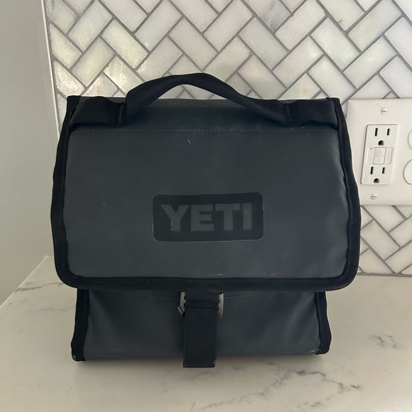 YETI Daytrip cooler bag - Picture 1 of 4